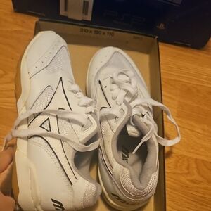 Mizuno Maximizer White and Grey Athletic Running Sneakers